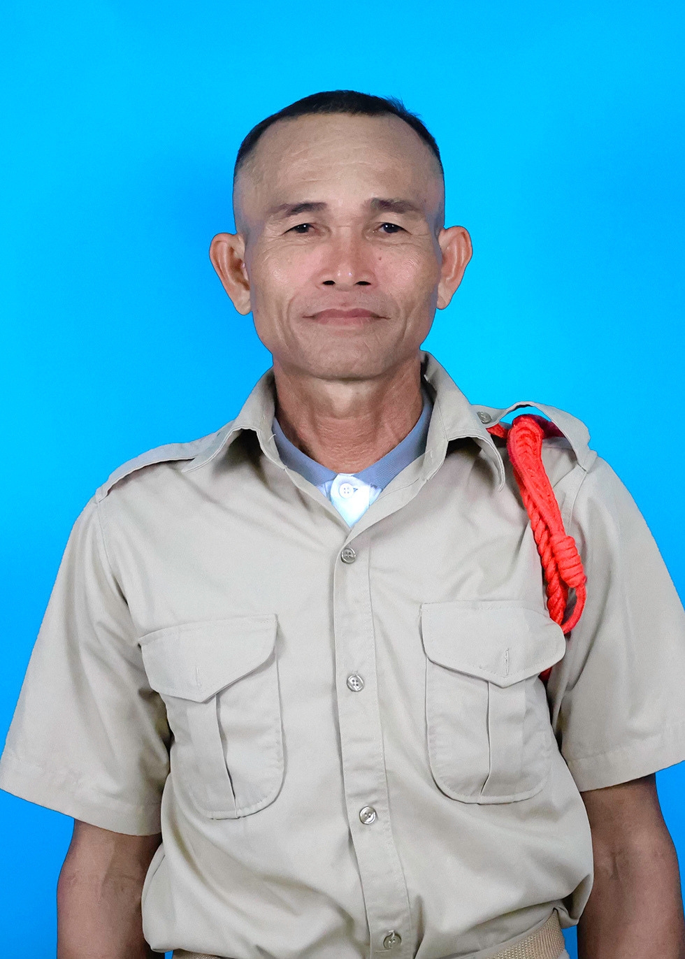 นายทองใส นิลวารีย์